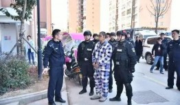 吃瓜被警察拍照,一场意外的“网红”瞬间