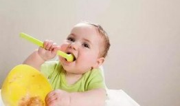 胖娃娃吃瓜,胖娃娃的甜蜜瓜果时光